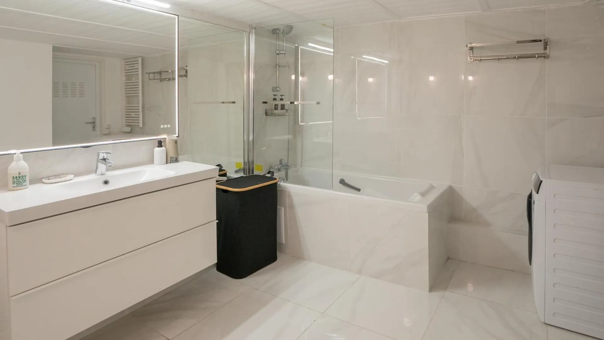 Appartement Eiffel Sakura ~ Proche Tour Eiffel, Orsay, Rer C *
